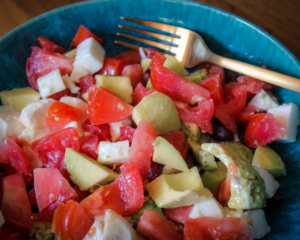 Tomate-Avocado-Salat quer nah
